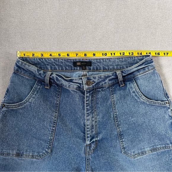 Frye Front Pocket Flare Jeans. Size 31. - Picture 9 of 11